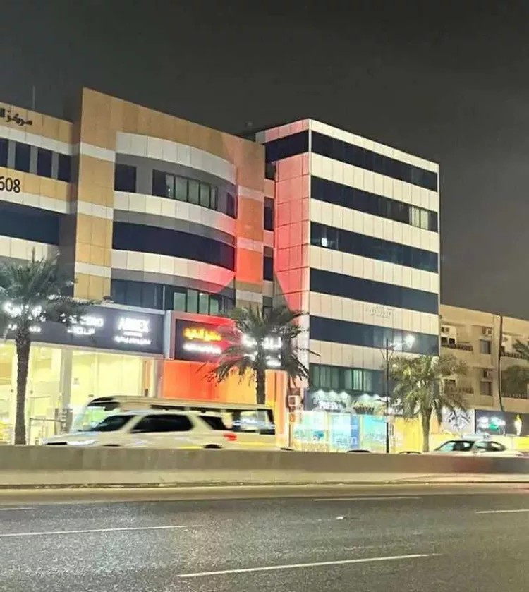 مكتب تجاري للإيجار في شارع طريق الملك عبدالعزيز, حي مدينة العمال, مدينة الخبر, المنطقة الشرقية