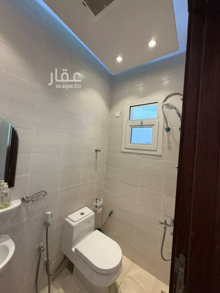 فيلا للإيجار في شارع عقرباء 228, حي الجنادرية, مدينة الرياض, منطقة الرياض 10