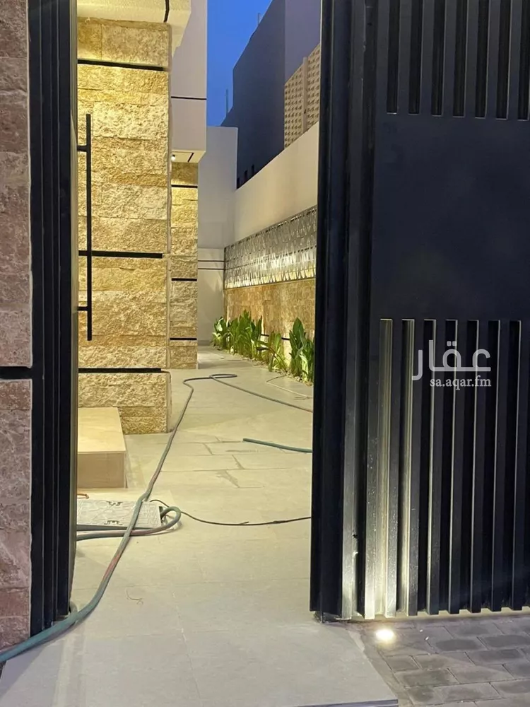 فيلا للبيع في شارع أحمد بن الحسن الأنصاري, حي المهدية, مدينة الرياض, منطقة الرياض صورة 2