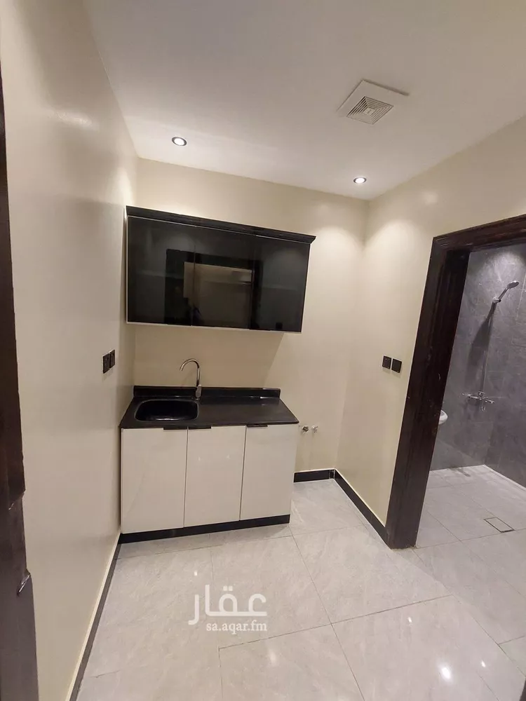 شقة للإيجار في شارع عبدالله العنقري, حي الورود, مدينة الرياض, منطقة الرياض صورة 2
