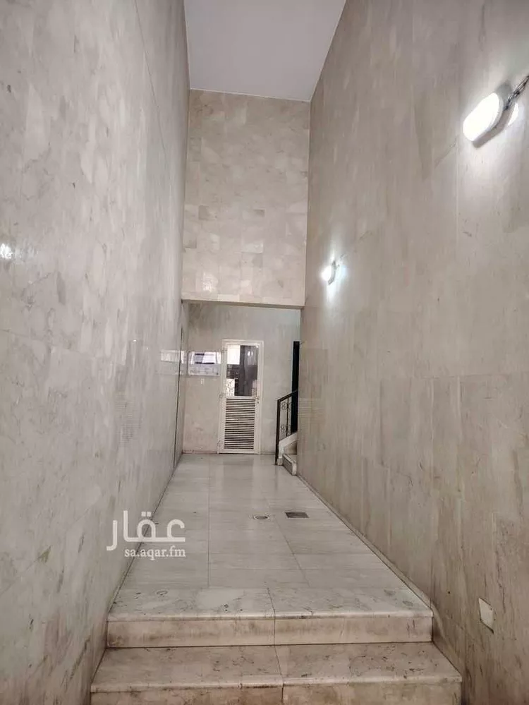 عمارة للبيع في شارع العشرون, حي الثقبة, مدينة الخبر, المنطقة الشرقية 6