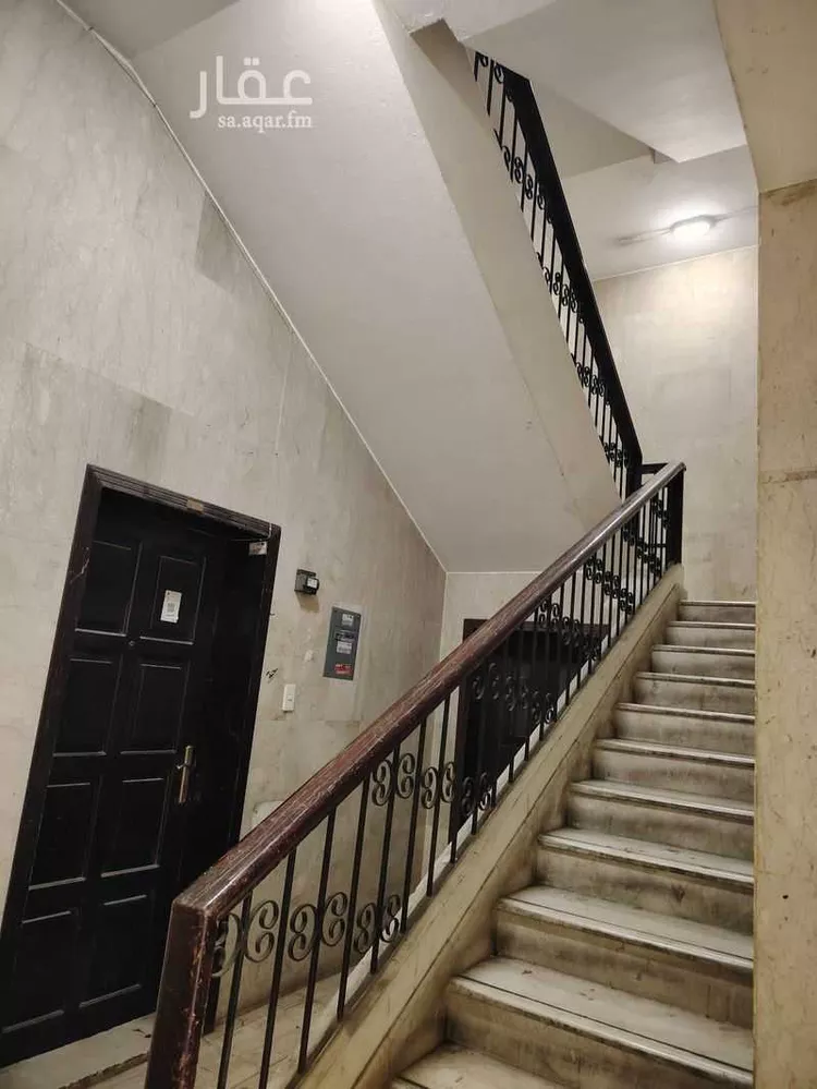 عمارة للبيع في شارع العشرون, حي الثقبة, مدينة الخبر, المنطقة الشرقية 7