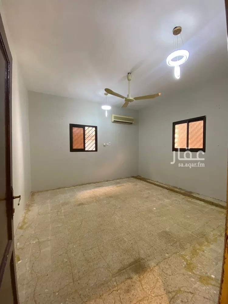 فيلا للإيجار في شارع الدفاع, حي إشبيلية, مدينة الرياض, منطقة الرياض 15