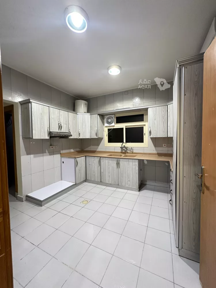 Floor for Rent in Riyadh As Sahafah 12