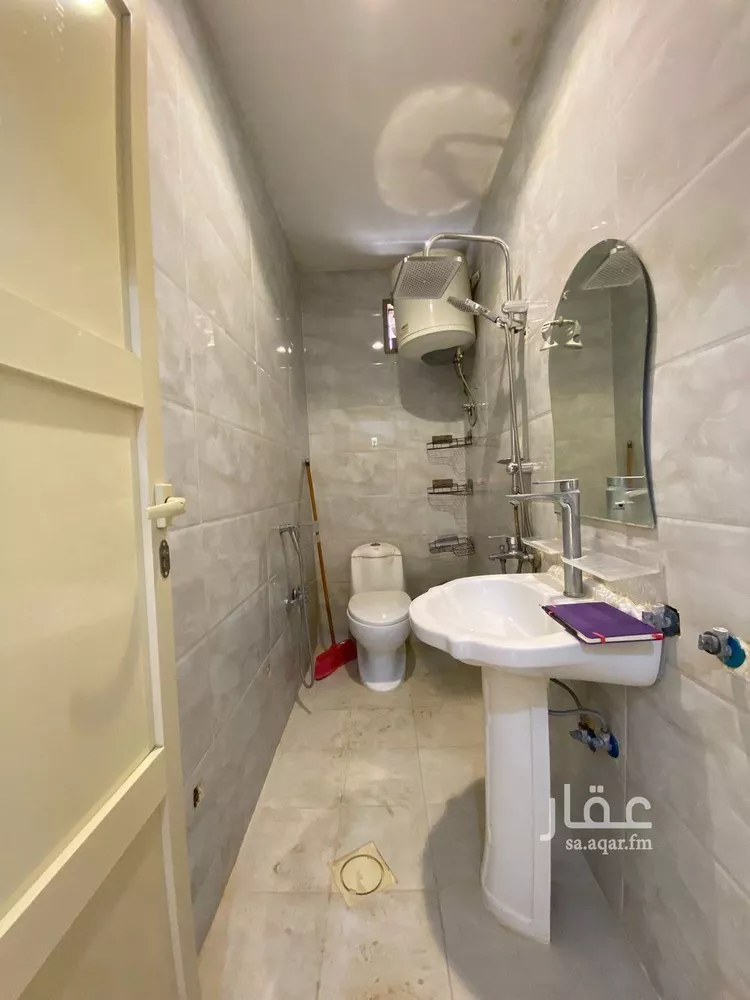 فيلا للإيجار في شارع الدفاع, حي إشبيلية, مدينة الرياض, منطقة الرياض 24