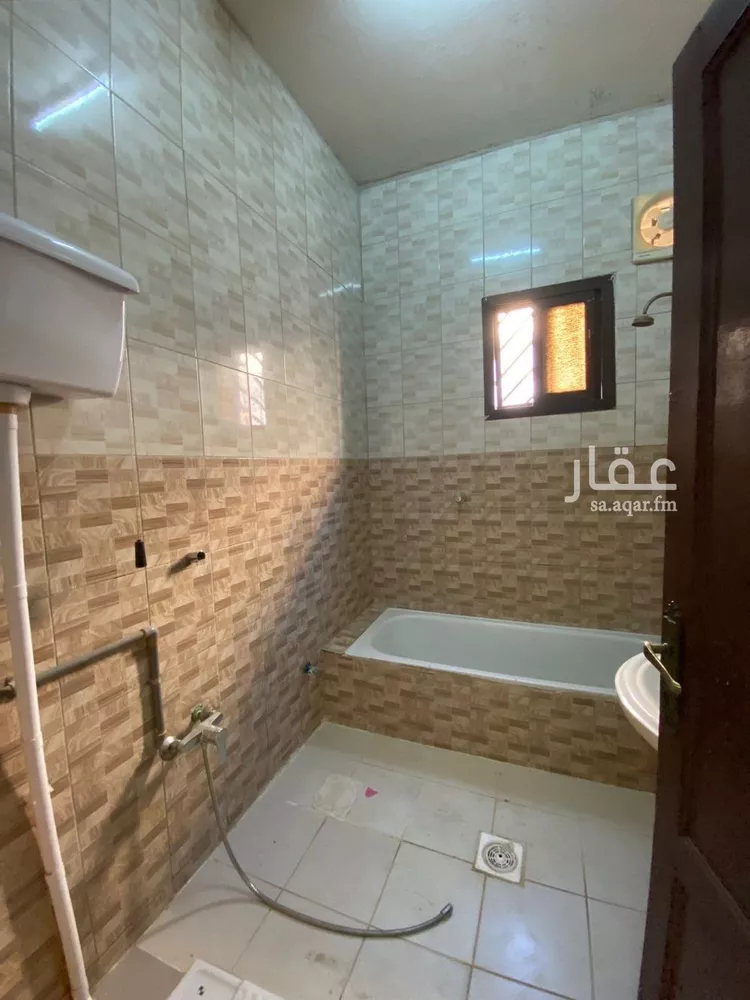 فيلا للإيجار في شارع الدفاع, حي إشبيلية, مدينة الرياض, منطقة الرياض 28