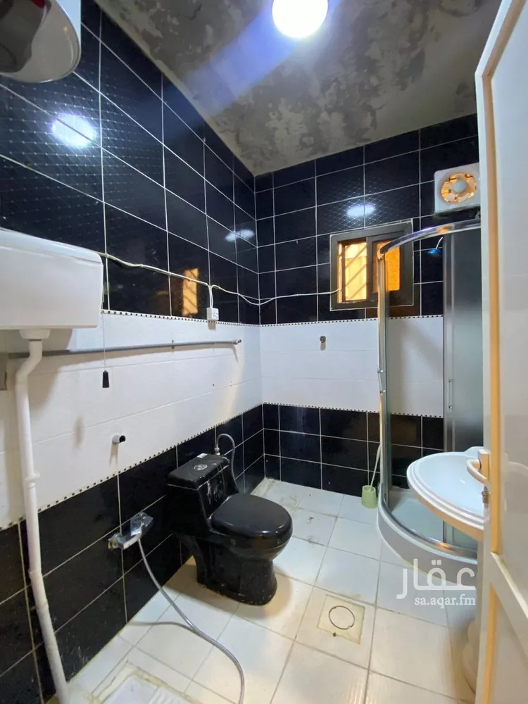 فيلا للإيجار في شارع الدفاع, حي إشبيلية, مدينة الرياض, منطقة الرياض 14