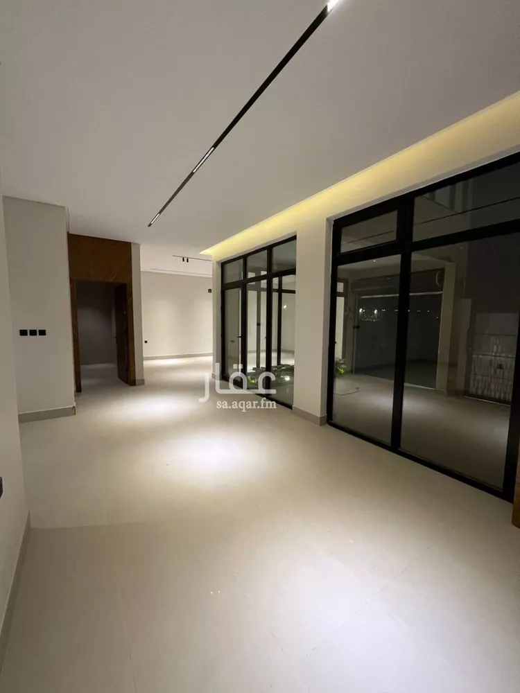 فيلا للبيع في شارع أحمد بن الحسن الأنصاري, حي المهدية, مدينة الرياض, منطقة الرياض صورة 3