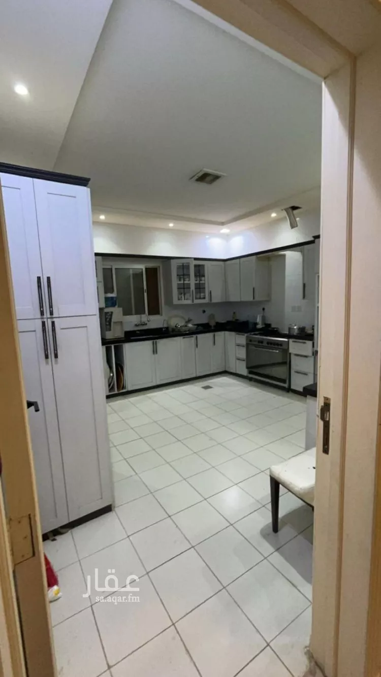 فيلا للبيع في شارع محمد بن المنذر, حي إشبيلية, مدينة الرياض, منطقة الرياض صورة 3