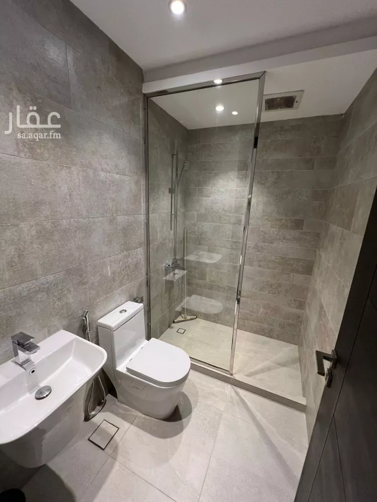Floor for Sale in Riyadh Okaz 17