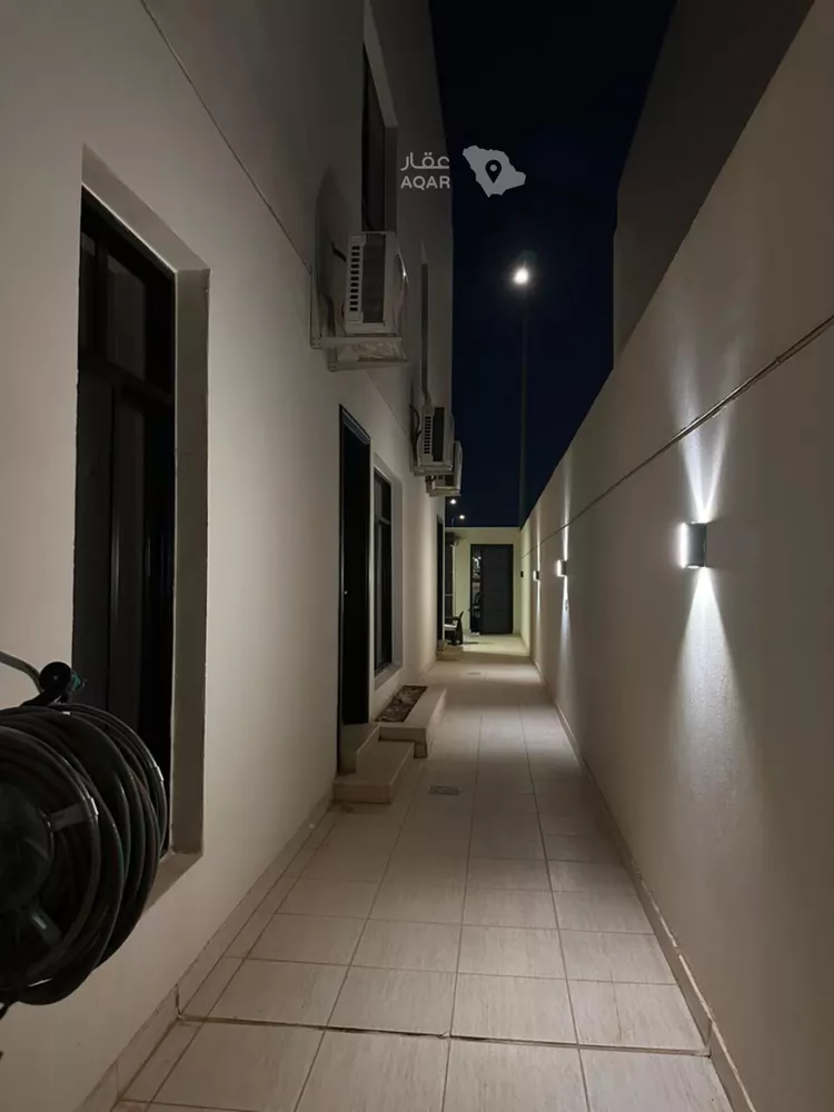 دور للبيع في شارع عبدالعزيز القاضي, حي عكاظ, مدينة الرياض, منطقة الرياض صورة 4