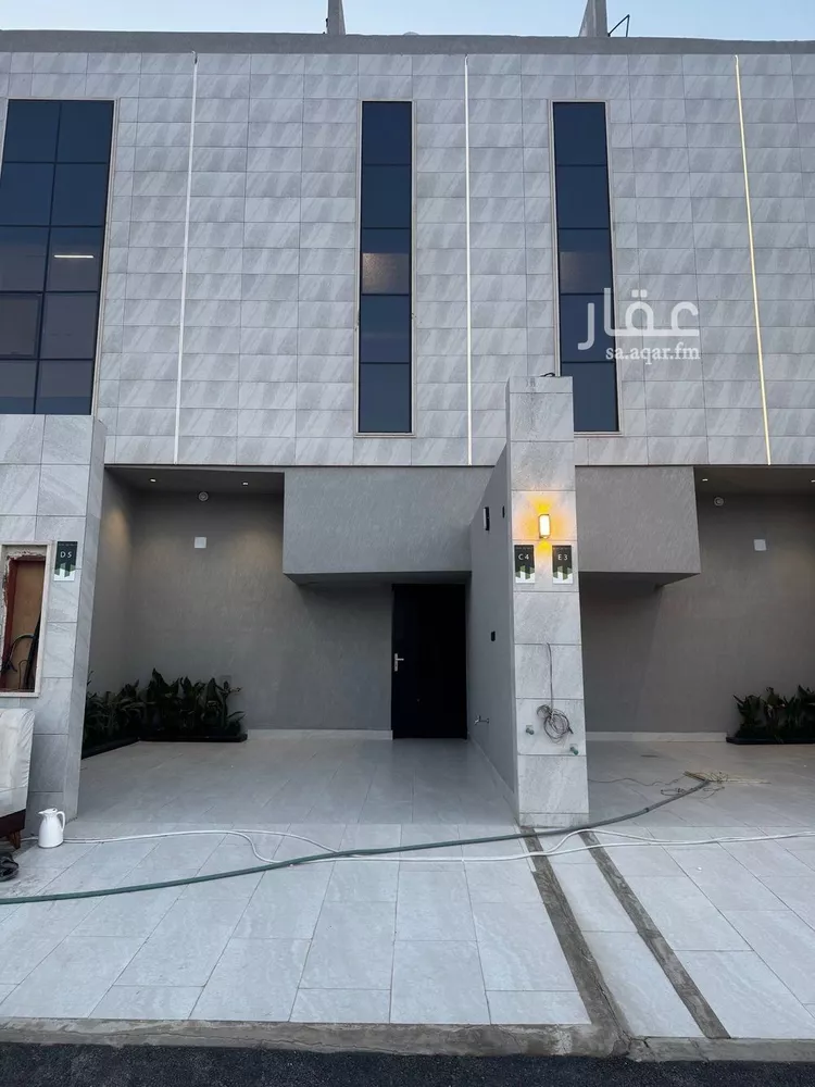 دور للبيع في شارع أحمد بن محمد القطيعي, حي عكاظ, مدينة الرياض, منطقة الرياض