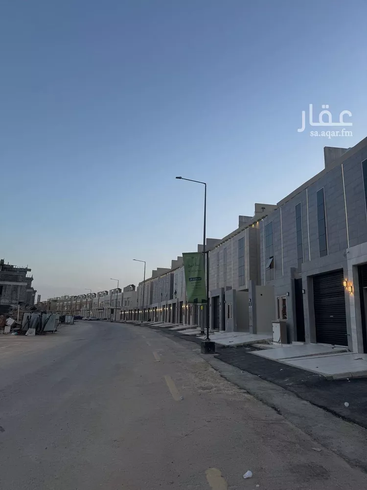 دور للبيع في شارع أحمد بن محمد القطيعي, حي عكاظ, مدينة الرياض, منطقة الرياض صورة 2