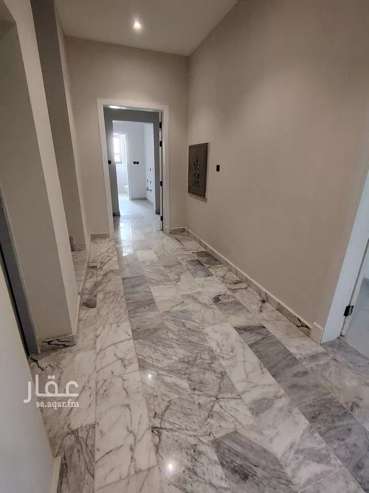 عمارة للبيع في شارع الفرزدق, حي الضباط, مدينة الرياض, منطقة الرياض صورة 4