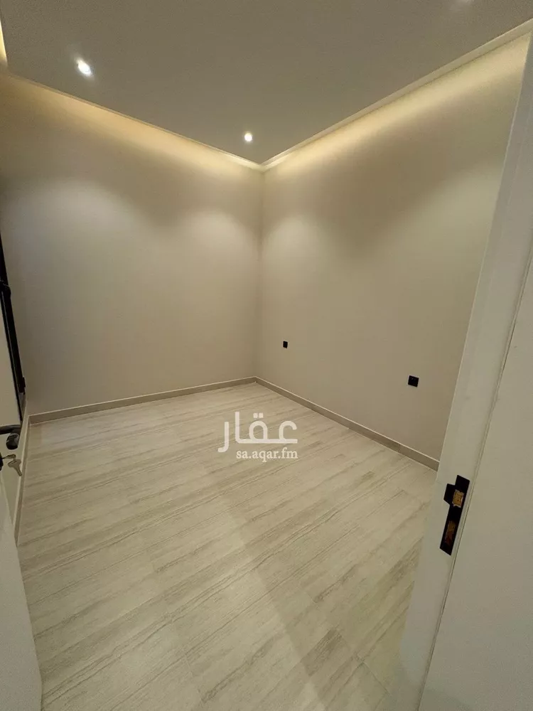 Floor for Sale in Riyadh Al Arid 6