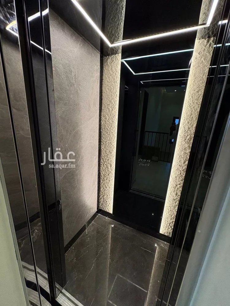 Floor for Sale in Riyadh Al Arid 7
