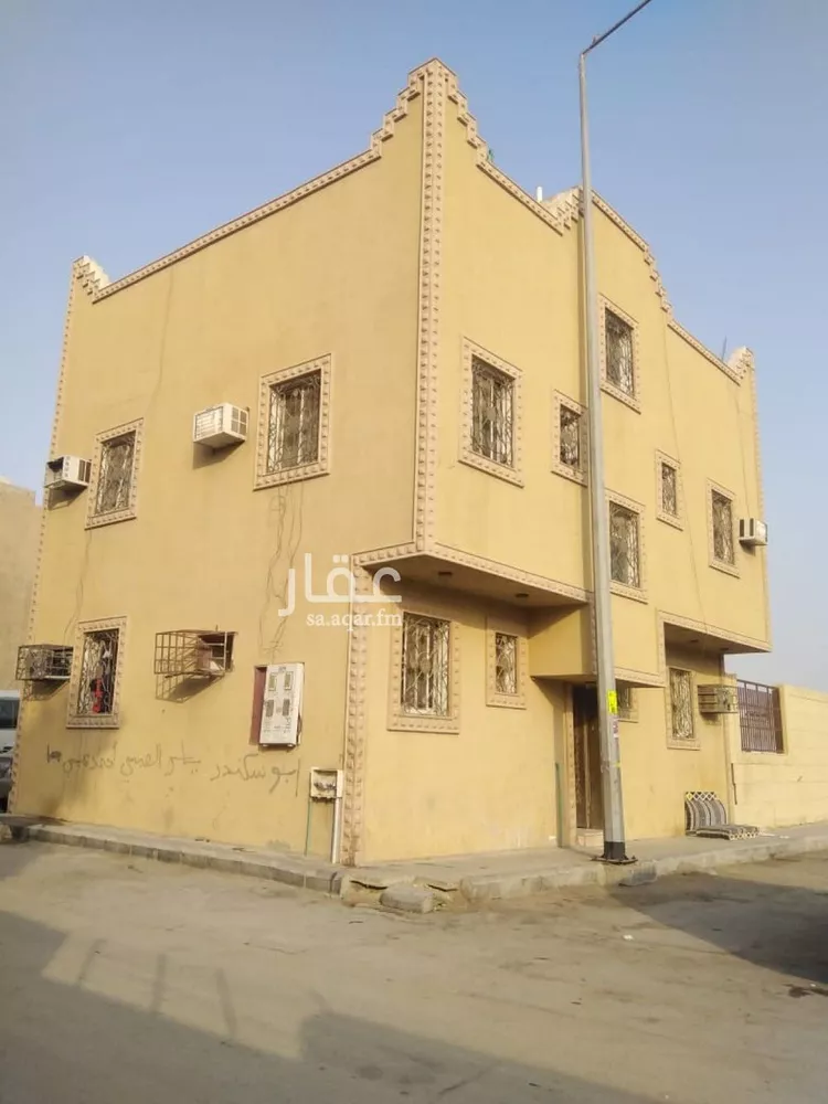 عمارة للبيع في شارع احمد التونسي, حي العود, مدينة الرياض, منطقة الرياض صورة 2