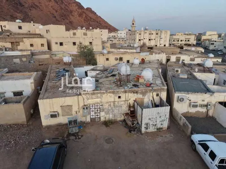فيلا للبيع في شارع طلحة ابن مالك الليثي, حي الشهداء, مدينة المدينة المنورة, منطقة المدينة المنورة