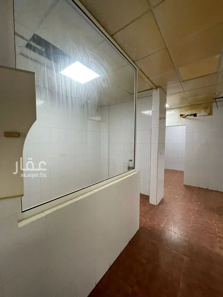 محل للإيجار في شارع زيد بن حارثه, حي الملك فهد, مدينة المدينه المنوره, منطقة المدينة المنورة صورة 3