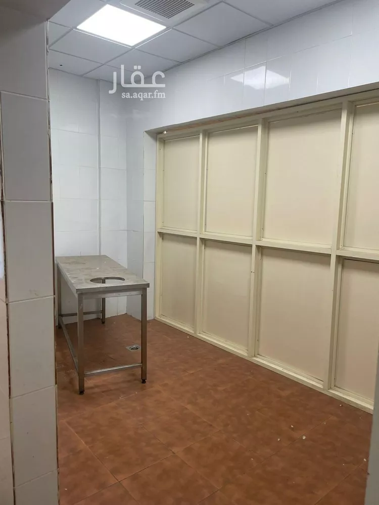 محل للإيجار في شارع زيد بن حارثه, حي الملك فهد, مدينة المدينه المنوره, منطقة المدينة المنورة صورة 4