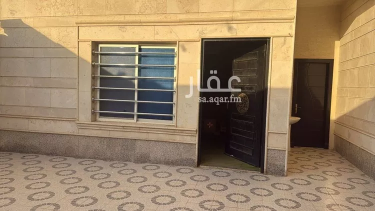 فيلا للإيجار في شارع السيد علي حافظ, حي بدر, مدينة الرياض, منطقة الرياض صورة 3