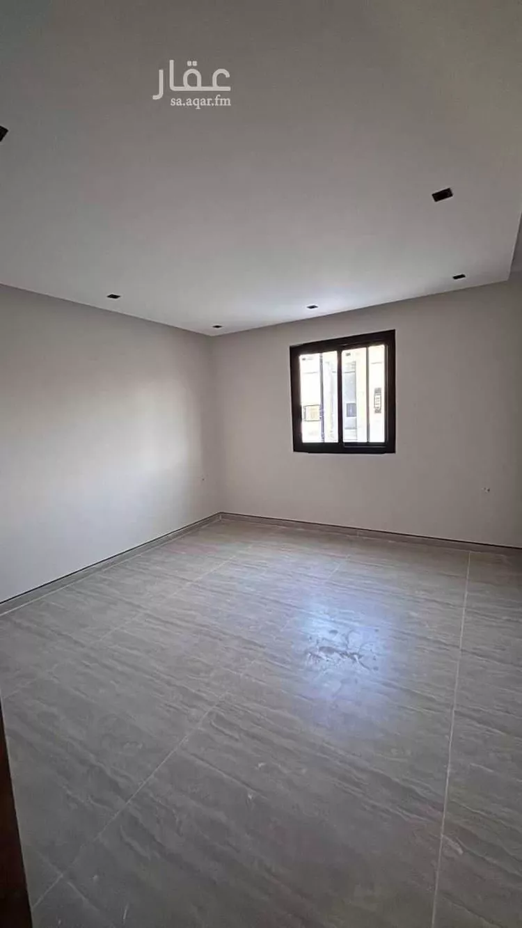 Floor for Sale in Riyadh Al Malaz 11