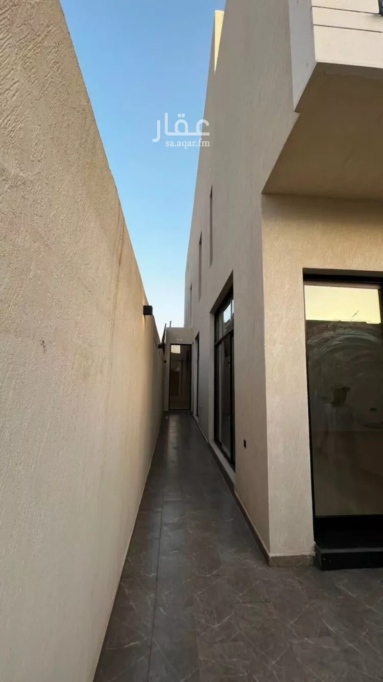 دور للبيع في شارع أحمد عبدالله بن فيصل, حي الملك فيصل, مدينة الرياض, منطقة الرياض صورة 2
