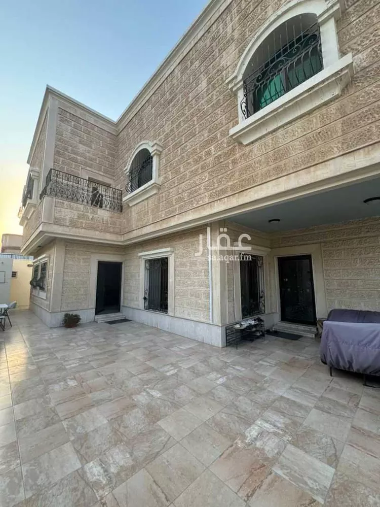 فيلا للبيع في شارع عثمان بن المظفر, حي الحمراء, مدينة الدمام, المنطقة الشرقية