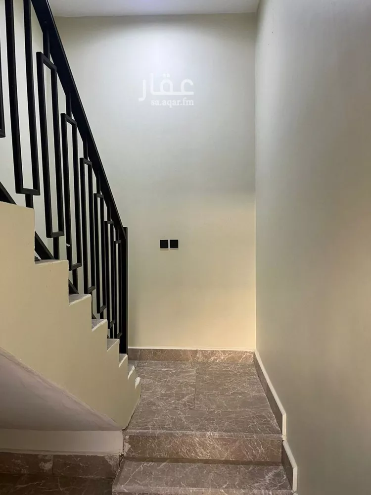 فيلا للإيجار في شارع جبل اللوز, حي الرمال, مدينة الرياض, منطقة الرياض