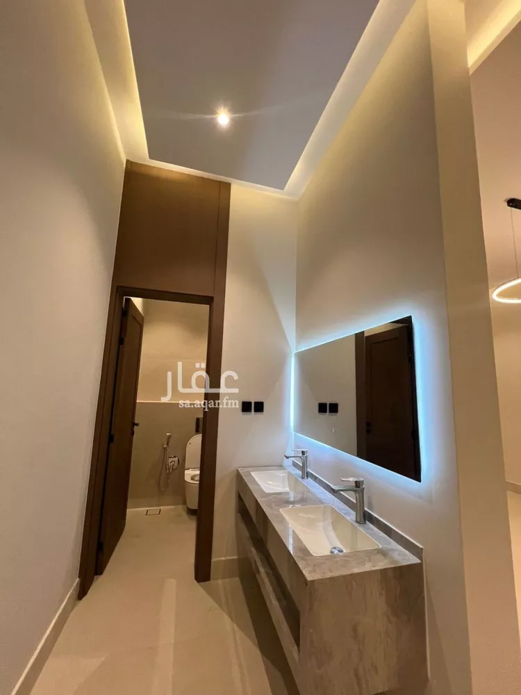 فيلا للبيع في شارع أنس بن سيرين, حي المهدية, مدينة الرياض, منطقة الرياض 1 صورة