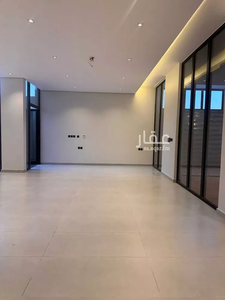 دور للبيع في شارع رقم 17, حي الملك عبدالله, مدينة الرياض, منطقة الرياض صورة 2