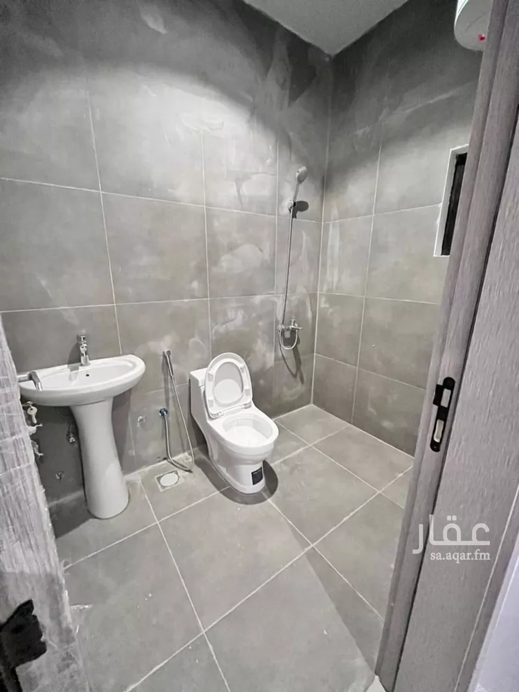 شقة للإيجار في شارع رقم 40, حي العزيزية, مدينة الرياض, منطقة الرياض صورة 2