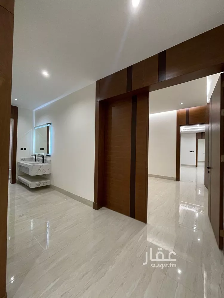 فيلا للبيع في شارع ابن صدقة الغرافي, حي المهدية, مدينة الرياض, منطقة الرياض صورة 2