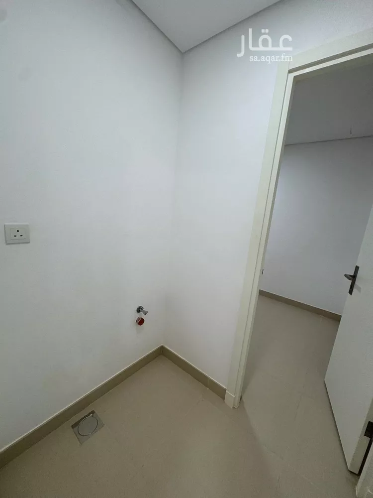 فيلا للبيع في شارع رقم 1070, حي سدرة, مدينة الرياض, منطقة الرياض 9
