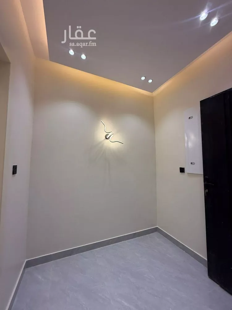 دور للبيع في شارع الزبيريه, حي عكاظ, مدينة الرياض, منطقة الرياض صورة 3