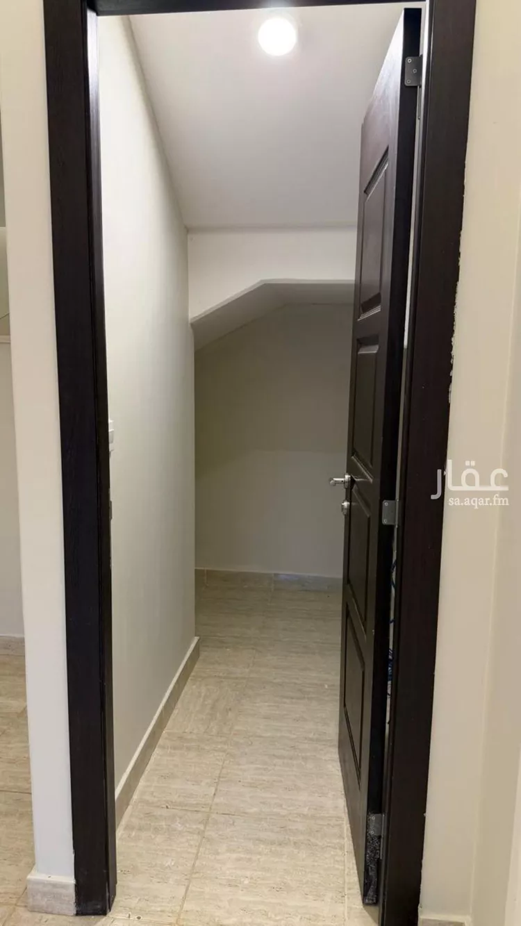 فيلا للإيجار في شارع عثمان الصدفي, حي مطار الملك خالد الدولي, مدينة الرياض, منطقة الرياض 7