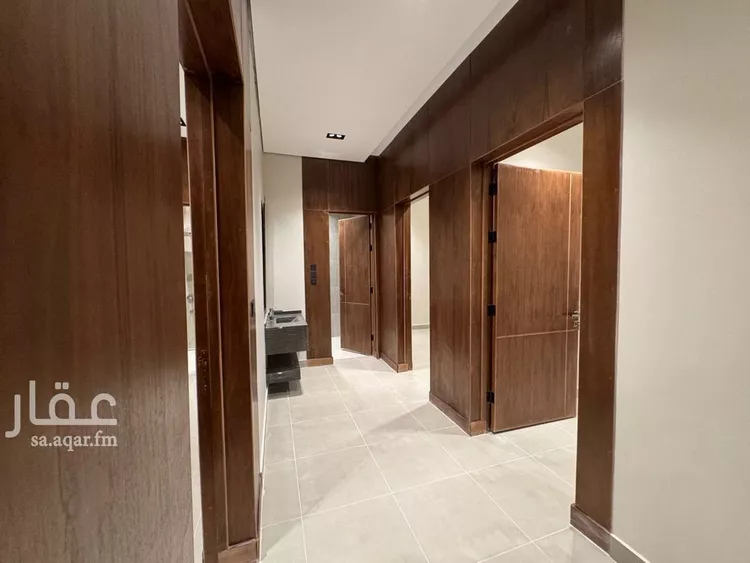 Floor for Sale in Riyadh Al Yarmouk 6