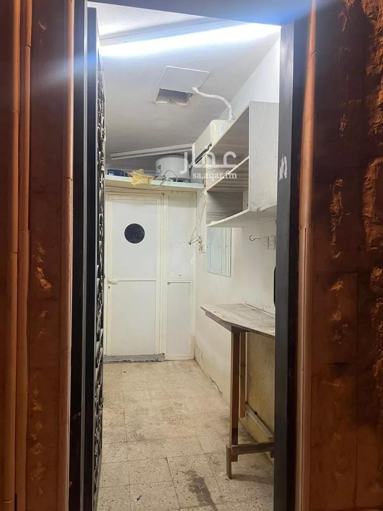 غرفة للإيجار في شارع محمد الأغلبي, حي الحمراء, مدينة الرياض, منطقة الرياض