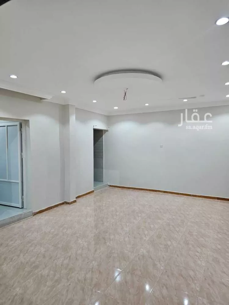 فيلا للبيع في شارع عثمان بن عفان, حي الخالدية, مدينة الخفجي, المنطقة الشرقية 9