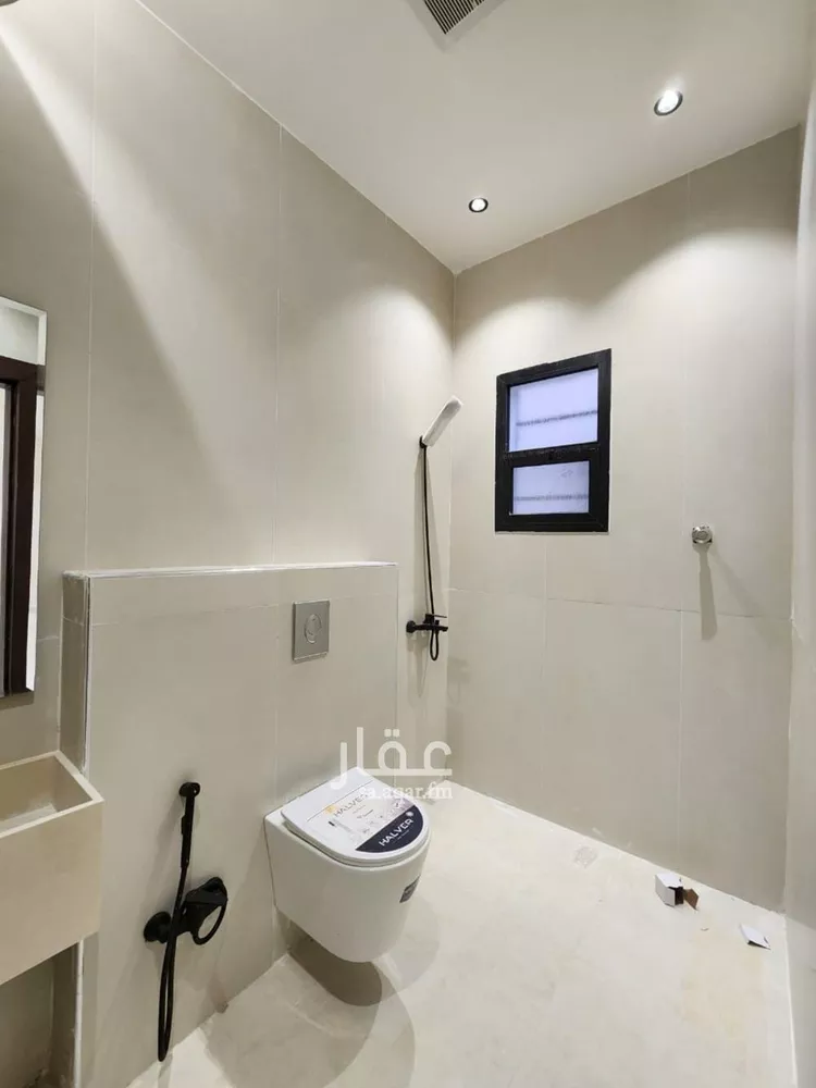 Floor for Rent in Riyadh Al Janadriyah 7