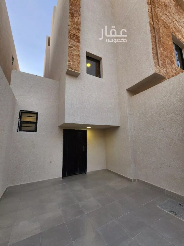 Floor for Rent in Riyadh Al Janadriyah 8