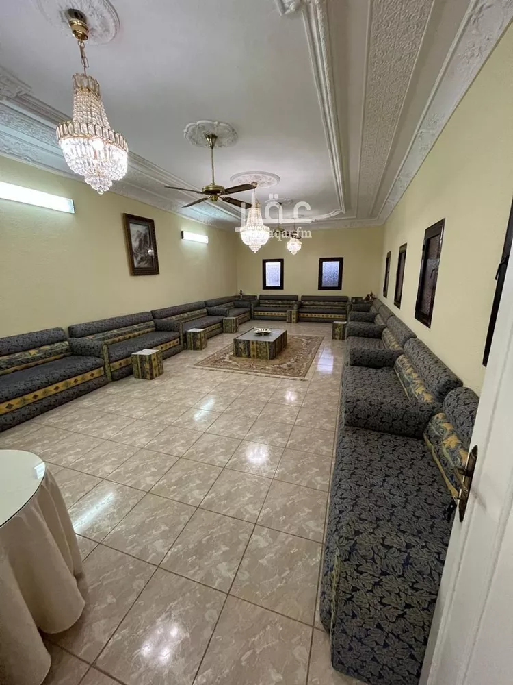 فيلا للبيع في شارع شارع العرقوبه, حي الشرقية, مدينة أبها, منطقة عسير صورة 3