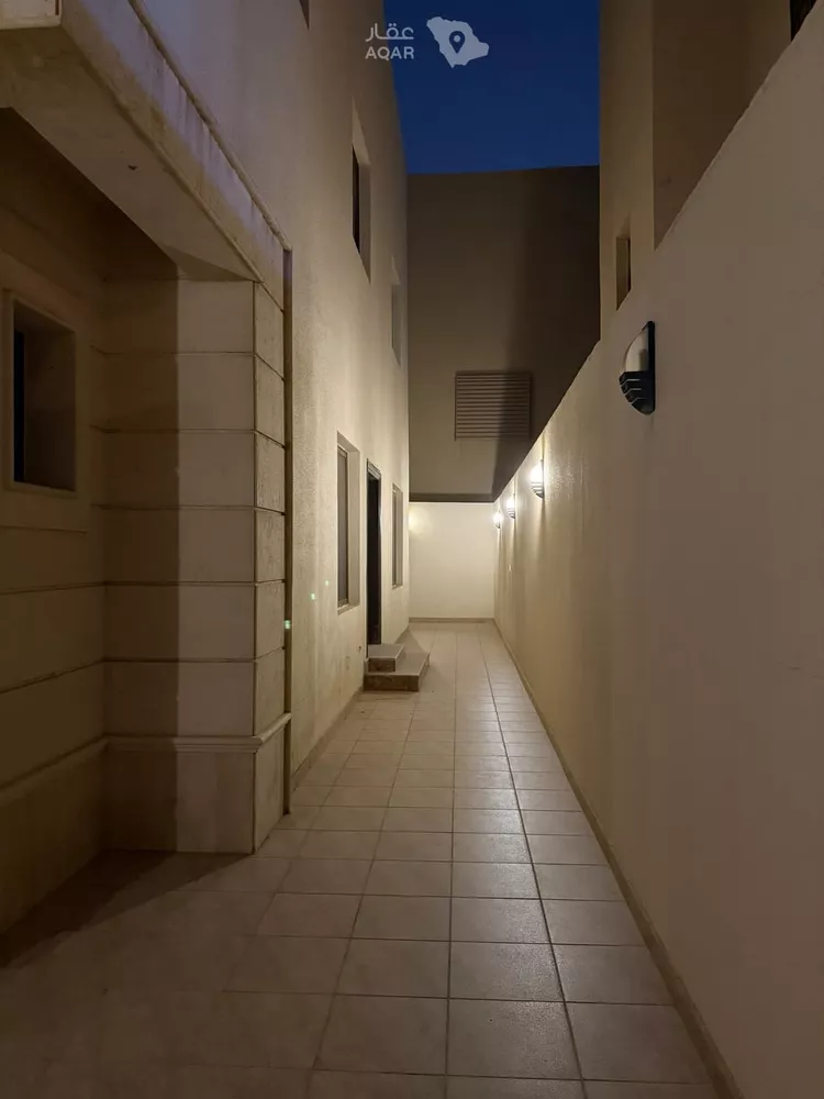 فيلا للبيع في شارع مصعب بن عمير, حي الفيصلية, مدينة الدرعية, منطقة الرياض صورة 4