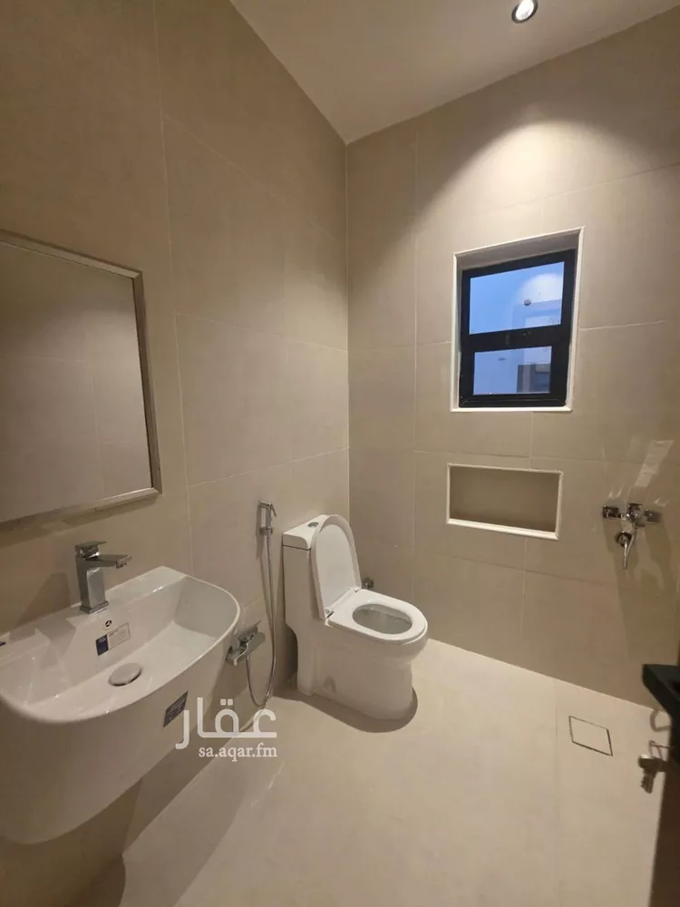 دور للبيع في شارع يعقوب بن أبي الفضل, حي عكاظ, مدينة الرياض, منطقة الرياض 17