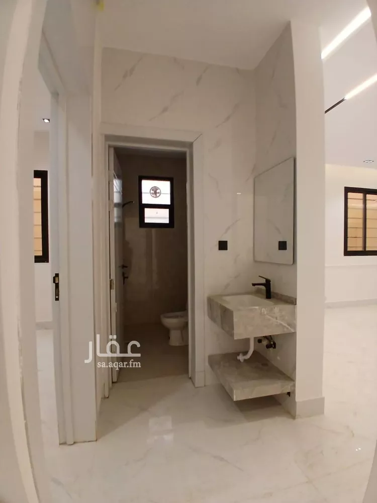 دور للبيع في شارع ابي الفضل الهمذاني, حي طيبة, مدينة الرياض, منطقة الرياض صورة 3