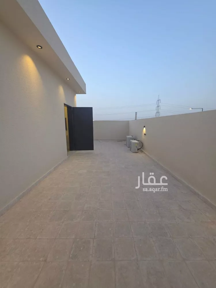 دور للبيع في شارع يعقوب بن أبي الفضل, حي عكاظ, مدينة الرياض, منطقة الرياض 8