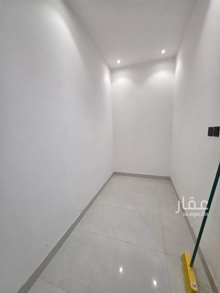 فيلا للبيع في شارع الجبل الأحمر, حي الدار البيضاء, مدينة الرياض, منطقة الرياض 15