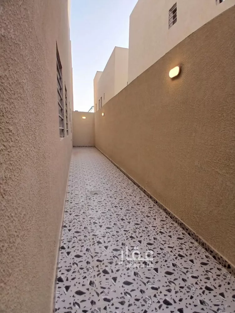 دور للبيع في شارع ابي الفضل الهمذاني, حي طيبة, مدينة الرياض, منطقة الرياض صورة 2