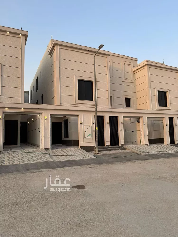 دور للبيع في شارع عبيدالله الهذلي, حي عكاظ, مدينة الرياض, منطقة الرياض