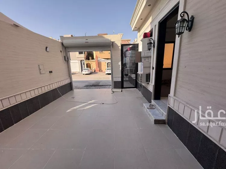 فيلا للبيع في شارع جلاجل, حي ظهرة لبن, مدينة الرياض, منطقة الرياض صورة 2